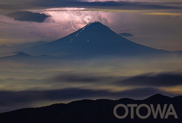 第17回 雷写真コンテスト受賞作品 銅賞 -天空の雷-